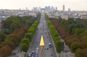Champs-Elysées,_vue_de_la_Concorde_à_l'Etoile