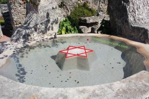 Moon_Fountain_Pond_Coral_Castle_Mystery_One_Man_Edward_Leedskalnin_Ancient_Aliens (2)
